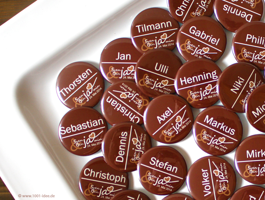 Button in crème und braun, genau gesagt: schokobraun, ja sagen, mit Gästenamen als Tischkärtchen und / oder Gastgeschenk Team, Braut Team Bräutigam Hochzeitsbutton für Hochzeit oder Feier Nadelbutton Magnetbutton mit Kontermagnet Flaschenöffner Taschenspiegel Spangenclip Namensschild Namensanstecker Anstecker Butterfly Verschluss Spangen-Clip Kroko Clip Tischordnung Platzkarte passend zur Hochzeitskarte Karte Papeterie Hochzeitspapeterie alle Farben bunt Wunschfarbe