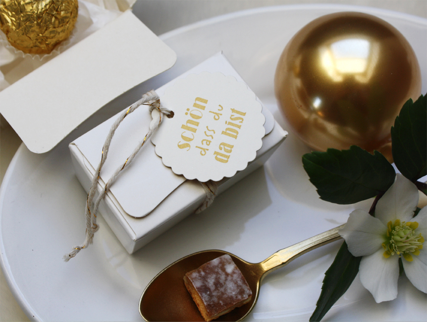 no. 7120 - Tischkarte Tischkärtchen Minibox Box Schachtel Gastgeschenk Hochzeit mit Namensanhänger Gäste Anhänger Tischordnung Gästenamen Hochzeitskarte Liebe im Quadrat Karte Papeterie Hochzeitspapeterie gold modern verschiedene Schriften Typo