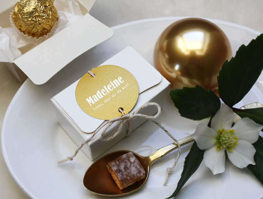 no. 7120 - Tischkarte Tischkärtchen Minibox Box Schachtel Gastgeschenk Hochzeit mit Namensanhänger Gäste Anhänger Tischordnung Gästenamen Hochzeitskarte Liebe im Quadrat Karte Papeterie Hochzeitspapeterie gold modern verschiedene Schriften Typo
