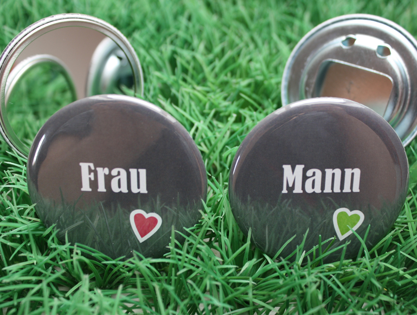 no. 7120 - Button mit Herz in pink und grün mit Gästenamen und Untertite personalisiertl als Tischkärtchen und / oder Gastgeschenk Team Braut Team Bräutigam Hochzeitsbutton für Hochzeit oder Feier Nadelbutton Magnetbutton mit Kontermagnet Flaschenöffner Taschenspiegel Spangenclip Namensschild Namensanstecker Anstecker Butterfly Verschluss Spangen-Clip Kroko Clip Tischordnung Platzkarte passend zur Hochzeitskarte Karte Papeterie Hochzeitspapeterie grau anthrazit türkis pink alle Farben bunt