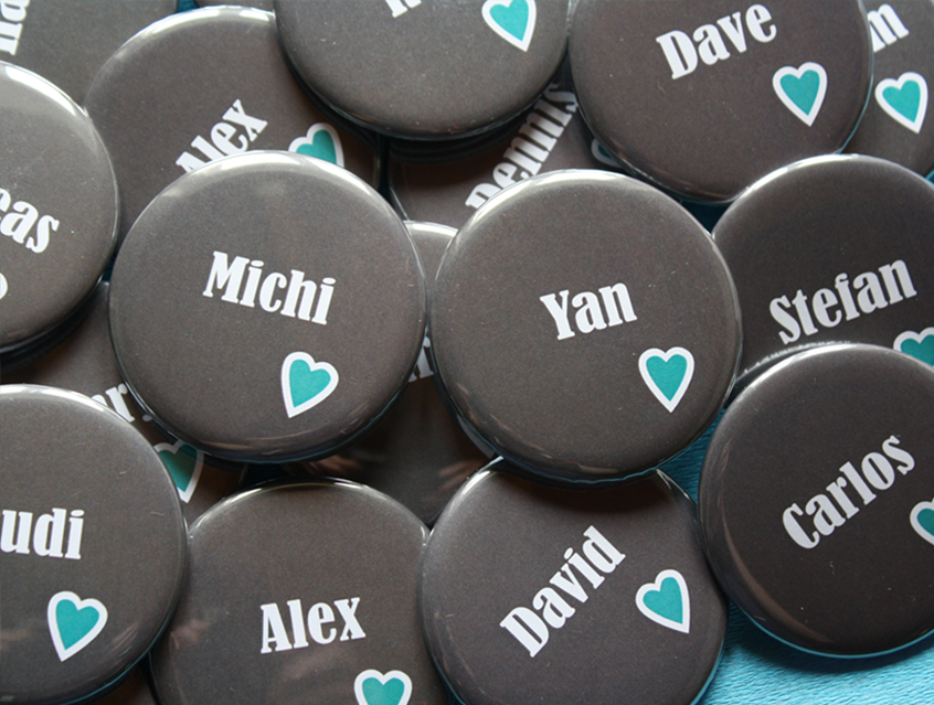 no. 7120 - Button mit Herz in pink und türkis mit Gästenamen und Untertite personalisiertl als Tischkärtchen und / oder Gastgeschenk Team Braut Team Bräutigam Hochzeitsbutton für Hochzeit oder Feier Nadelbutton Magnetbutton mit Kontermagnet Flaschenöffner Taschenspiegel Spangenclip Namensschild Namensanstecker Anstecker Butterfly Verschluss Spangen-Clip Kroko Clip Tischordnung Platzkarte passend zur Hochzeitskarte Karte Papeterie Hochzeitspapeterie grau anthrazit türkis pink alle Farben bunt