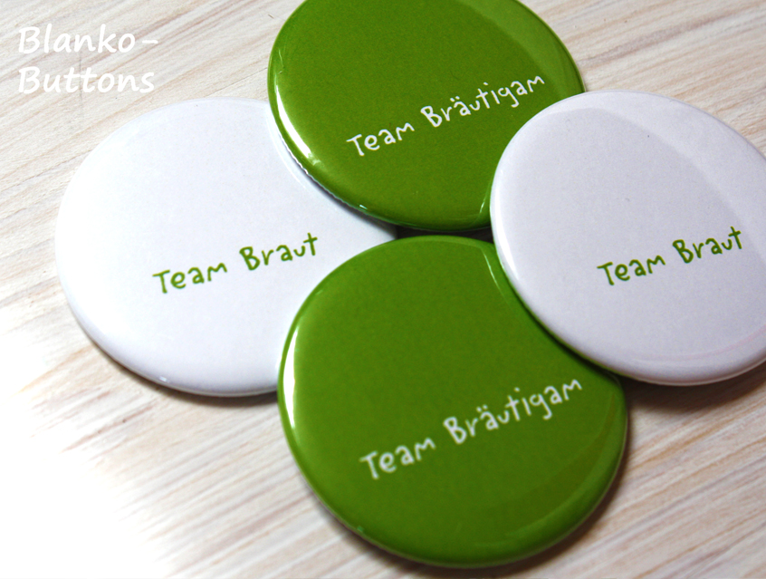 no. 7120 - Button z.B. in weiß und grün mit Gästenamen und Untertitel als Tischkärtchen und / oder Gastgeschenk Team Braut Team Bräutigam Hochzeitsbutton für Hochzeit oder Feier Nadelbutton Magnetbutton mit Kontermagnet Flaschenöffner Taschenspiegel Spangenclip Namensschild Namensanstecker Anstecker Butterfly Verschluss Spangen-Clip Kroko Clip Tischordnung Platzkarte passend zur Hochzeitskarte Karte Papeterie Hochzeitspapeterie weiss grün alle Farben bunt