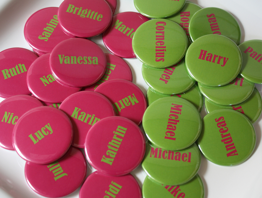 no. 7120 - Button Nadelbutton Ansteckbutton Gästenamen Gäste Gastgeschenk Namenschild Hochzeitskarte Liebe im Quadrat Karte Papeterie Hochzeitspapeterie pink rosa apfelgrün modern verschiedene Schriften Typo