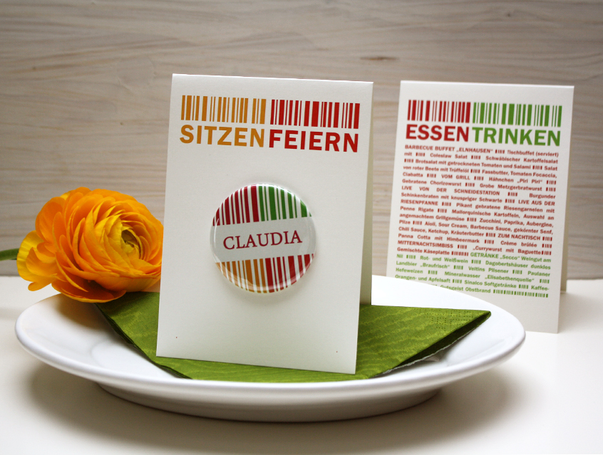 no. 7128 - Button in Barcode Design passend zur love eat say yes Papeterie, Barcodes in 4 Farben: rot, gr&uuml;n, pink, gelb, auch einfarbig m&ouml;glich, Hintergrund cr&egrave;mefarben, individualisiert, personalisiert mit G&auml;stenamen als Tischk&auml;rtchen und / oder Gastgeschenk Team, Braut Team Br&auml;utigam Hochzeitsbutton f&uuml;r Hochzeit oder Feier Nadelbutton Magnetbutton mit Kontermagnet Flaschen&ouml;ffner Taschenspiegel Spangenclip Namensschild Namensanstecker Anstecker Butterfly Verschluss Spangen-Clip Kroko Clip Tischordnung Platzkarte passend zur Hochzeitskarte Karte Papeterie Hochzeitspapeterie