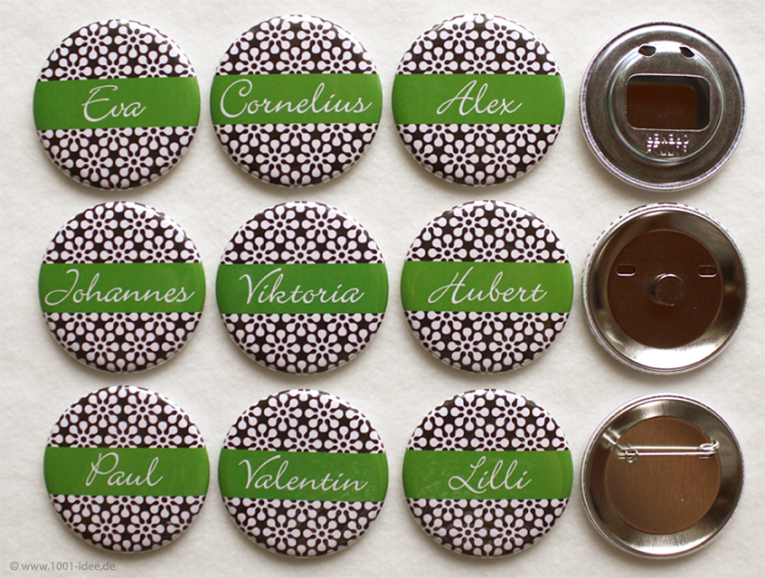 no. 7132 - Button mit Gästenamen mit floralem Design in schwarz, weiß und grün, im Unlimited Design: viele Hintergründe zur Wahl z.B. floral, mit Steifen, Apfel, Hochzeitspruch oder mit Gästenamen, als Tischkärtchen und / oder Gastgeschenk, Vintage Look, Button Ausführungen: Nadelbutton, Magnetbutton mit Kontermagnet, Flaschenöffner, Taschenspiegel, Spangenclip, als Namensschild oder Namensanstecker, Anstecker Butterfly Verschluss, Spangen-Clip Kroko Clip, Tischordnung, Platzkarte, Tischkarte, passend zur Hochzeitskarte Karte Papeterie Hochzeitspapeterie, alle Farben, verschiedene Hintergründe und Farben möglich