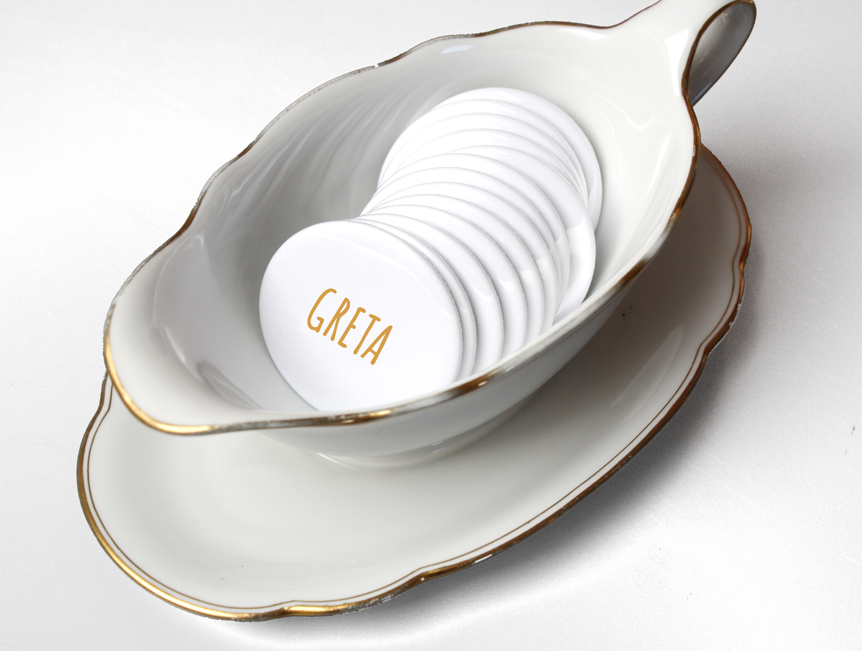 no. 7139 -Button in Gold - Optik für Glamour-Hochzeit mit Gästenamen als Tischkärtchen und / oder Gastgeschenk Nadelbutton Magnetbutton mit Kontermagnet Flaschenöffner Taschenspiegel Spangenclip Namensschild Namensanstecker Anstecker Butterfly Verschluss Spangen-Clip Kroko Clip Tischordnung Platzkarte passend zur Hochzeitskarte Karte Papeterie Hochzeitspapeterie weiß gold Schrift modern