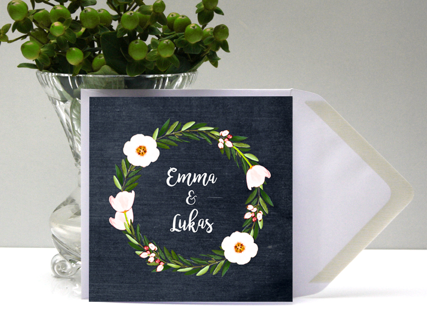 no. 7146 - Einladung Hochzeit Hochzeitseinladung Hochzeitskarte Karte Papeterie Hochzeitspapeterie Kreidetafel Schiefertafel Schultafel Chalkoboard Tafel natur Naturkarton Naturpapier Naturpapier Kraftpapier Kraft Karton weiss weiß Packpapier Rillenoptik Boho bohemian wedding Flower Power Blütenkranz Blumenkranz Olive Olivenzweig Blume Blumen Blüte Kranz Ranke Kordel shabby chic vintage hip Hippie Style