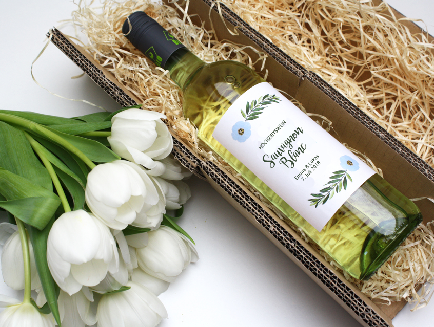 no. 7146 - Aufkleber Etikett Flasche Weinflasche Flaschenetikett für Weißwein Rotwein Papeterie Hochzeitspapeterie hellblau blau weiss weiß Packpapier Rillenoptik Boho bohemian wedding Flower Power Blütenkranz Blumenkranz Olive Olivenzweig Blume Blumen Blüte Kranz Ranke Kordel shabby chic vintage Look hip Hippie Style