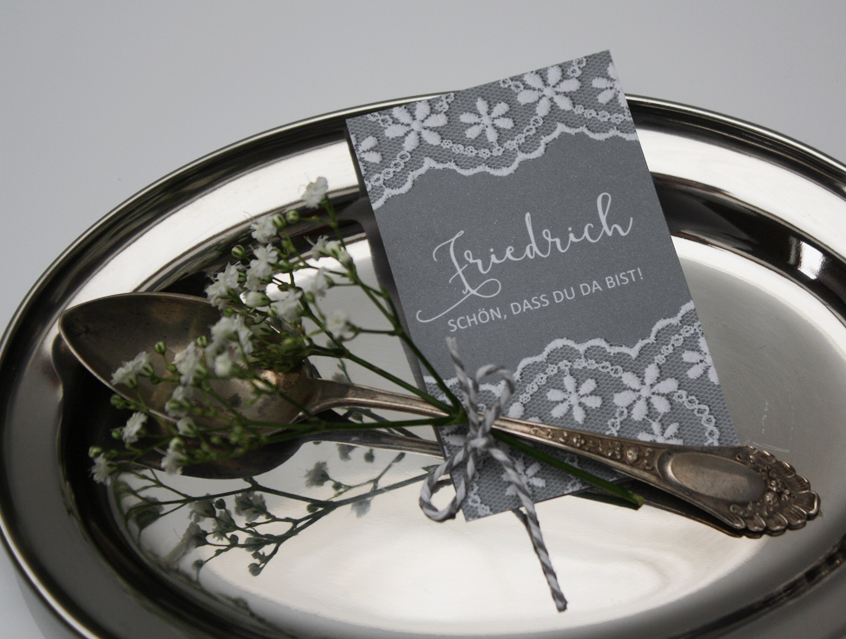 no. 7147 - Tischkarte Tischkärtchen mit Gästenamen Tischordnung Platzkarte Hochzeitskarte Karte Papeterie Hochzeitspapeterie weiss weiß grau edel anthrazit white grey Schrift modern Vintage