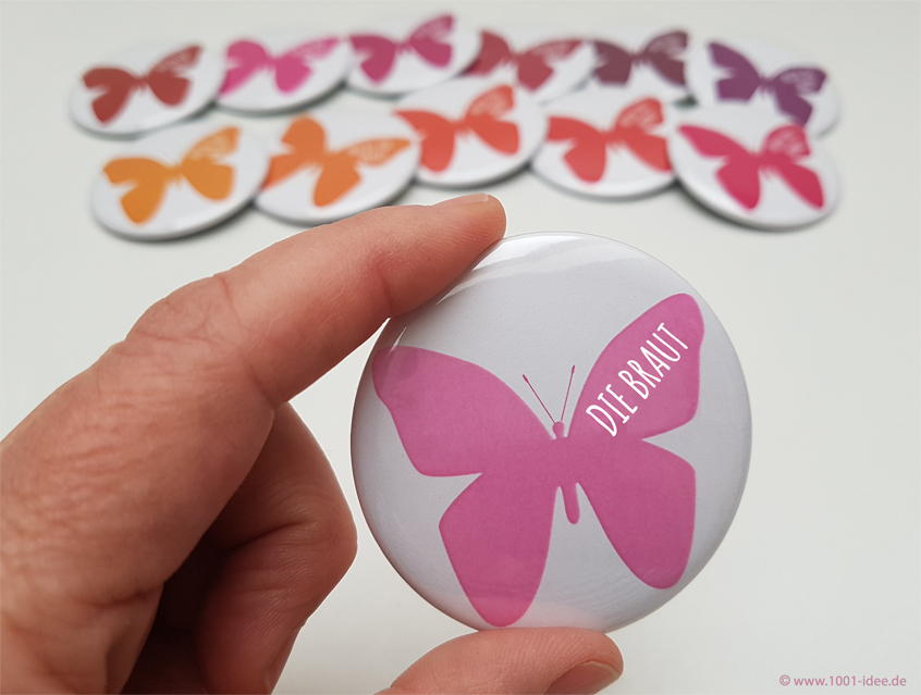 Design "Schmetterlinge", super schöne Buttons in rosa, orange, lila Töenn rosa und pink Tönen, für den Junggesellinnenabschied, auch genannt JGA oder Hen's Night, für 11 Freundinne und 1 Braut, oder einfach mehrere Sets bestellen, Ausführung: Nadelbutton, Anstecker, Pin, Anstecknadel, Button mit Nadel, Geschenk für die Braut, Mädels auf JGA Tour, Geschenk von Trauzeugin oder bester Freundin, Butterflies in sanften Tönen